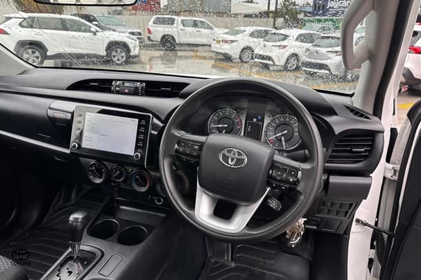 2023 Toyota HiLux 4x2 Workmate image 12