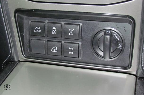 2023 Toyota Prado VX image 13