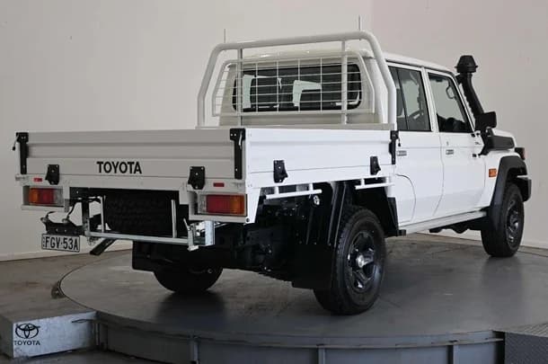 2025 Toyota LC Military GXL image 5