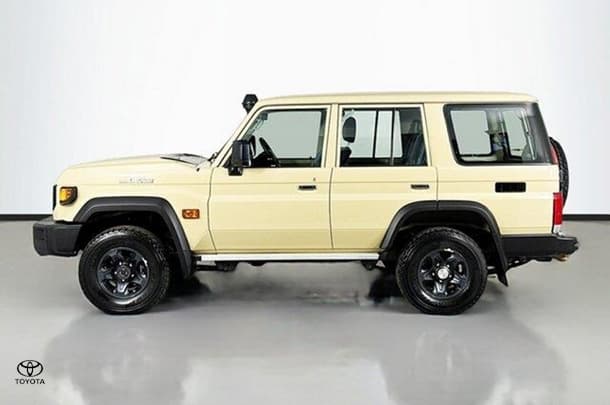 2023 Toyota LANDCRUISER MILITARY GXL image 5