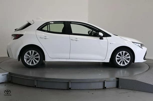 2024 Toyota Corolla Hatch Hybrid Ascent Sport image 4