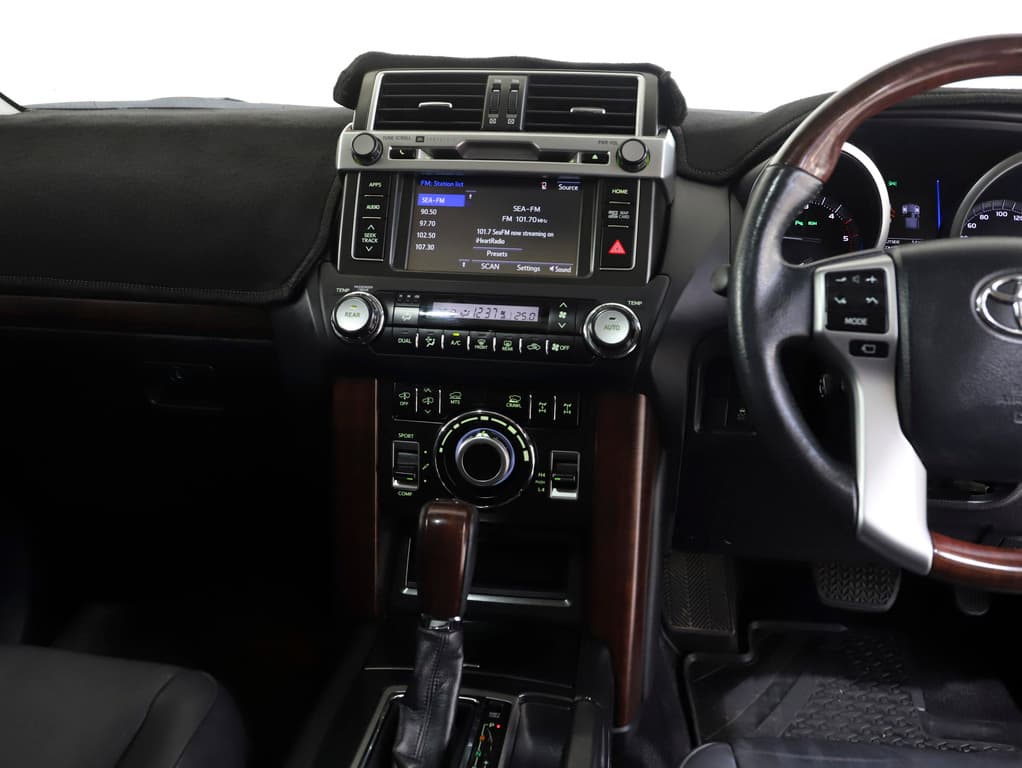 2017 Toyota Prado Kakadu image 23