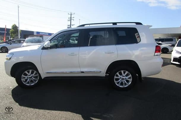 2018 Toyota Landcruiser Sahara image 4