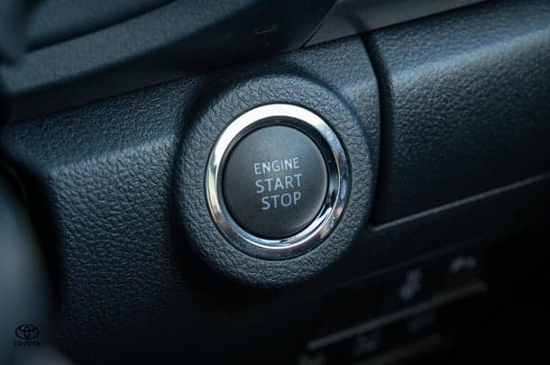 2024 TOYOTA Hilux 4x4 SR5 image 21