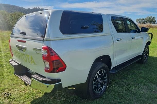 2020 Toyota Hilux 4x4 SR5 image 5