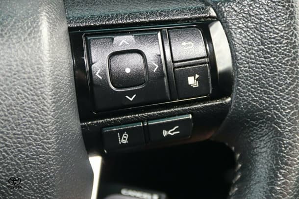 2022 Toyota Hilux 4x4 SR5 image 15