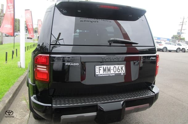 2024 Toyota Prado VX image 7