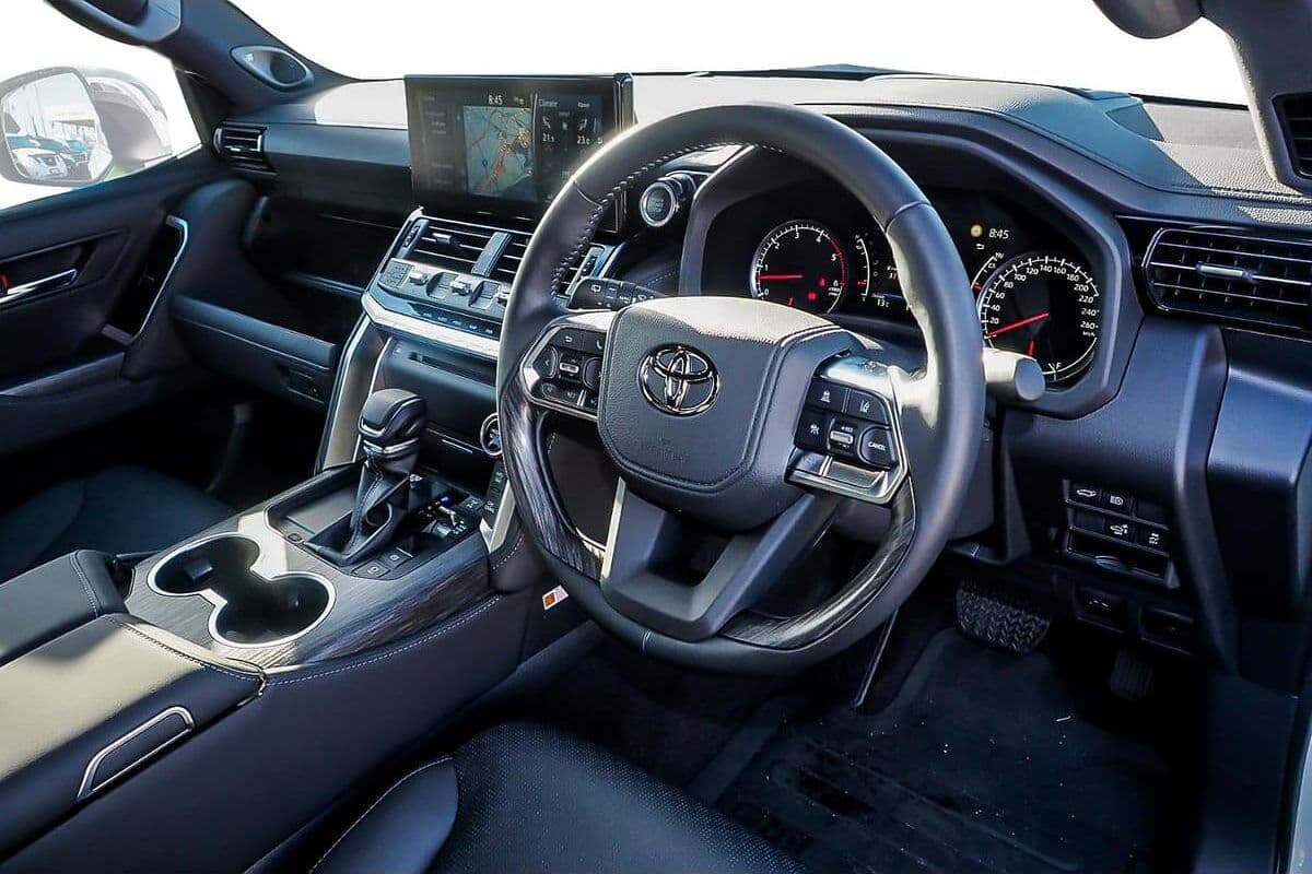 2025 Toyota Landcruiser Sahara ZX Auto 4x4 image 6