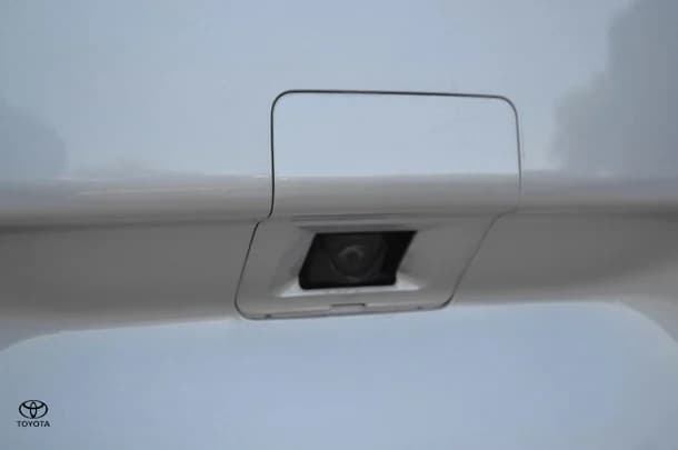 2022 Toyota Prado VX image 15