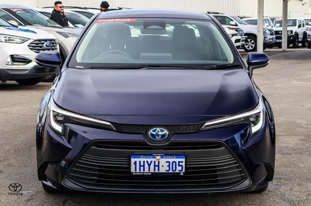 2023 Toyota Corolla Sedan Hybrid Ascent Sport image 4