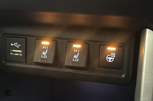 2023 Toyota Corolla Cross Hybrid Atmos AWD image 25