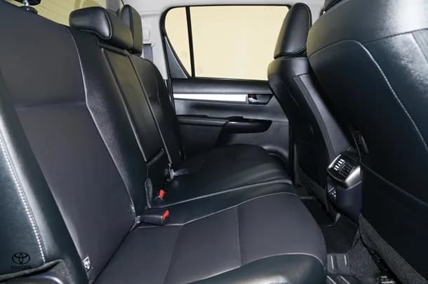 2024 Toyota Hilux 4x4 SR5 image 19