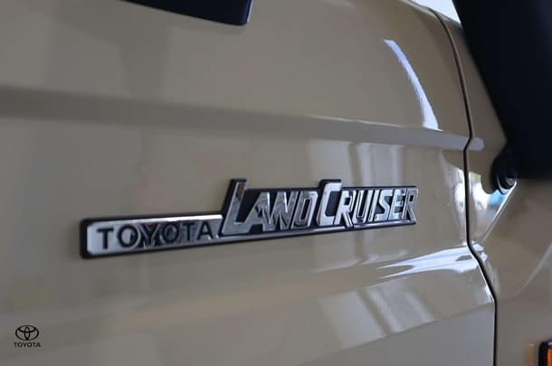 2022 Toyota LC Military GXL image 10