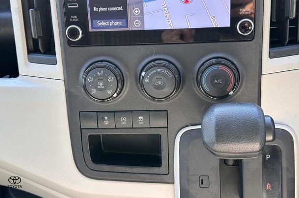 2021 Toyota HiAce LWB image 22