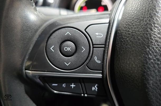 2020 Toyota Camry Hybrid SL image 17