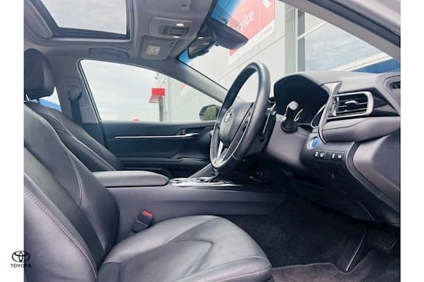 2019 Toyota Camry SL image 9