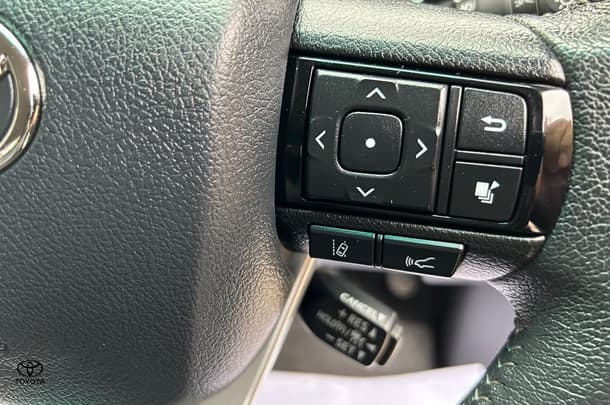 2022 Toyota Hilux 4x4 SR5 image 42