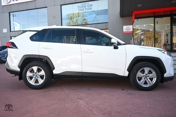 2019 TOYOTA RAV4 GX-2WD image 3