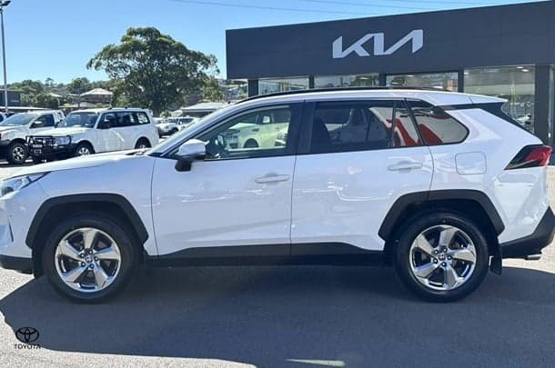 2021 Toyota RAV4 GXL-2WD image 3