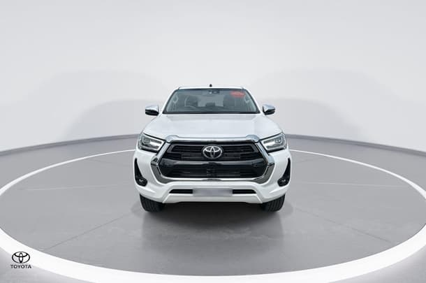 2020 Toyota Hilux SR5 image 2