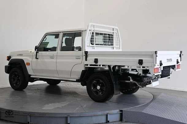 2025 Toyota LC Military GXL image 6