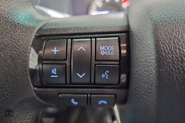 2021 Toyota Hilux SR image 16