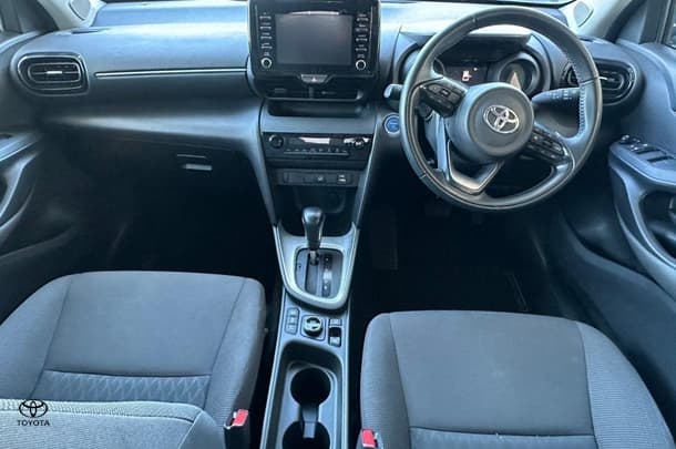 2022 Toyota Yaris Cross Hybrid GX image 17