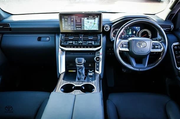 2023 Toyota Landcruiser VX image 11