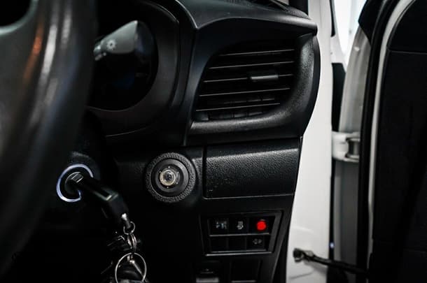 2019 Toyota Hilux 4x4 SR image 18