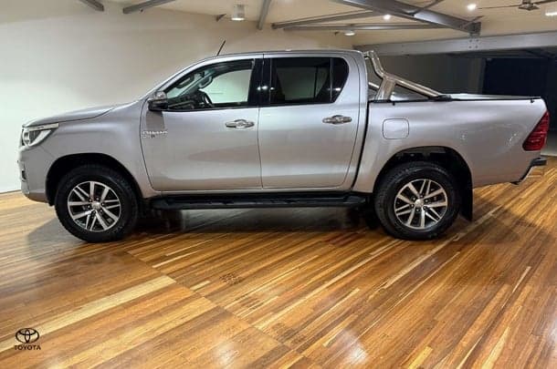 2019 Toyota Hilux SR5 image 6