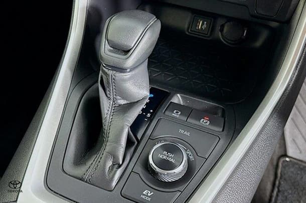 2023 Toyota Rav4 Hybrid GX image 16