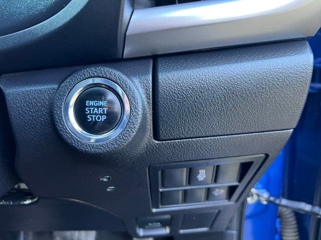 2022 Toyota HILUX SR5 image 15
