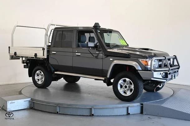 2021 Toyota LC Military GXL image 3