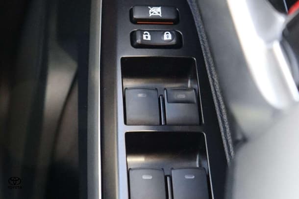 2020 Toyota Landcruiser VX image 36