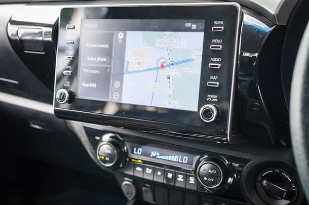 2023 Toyota HILUX SR5 image 16