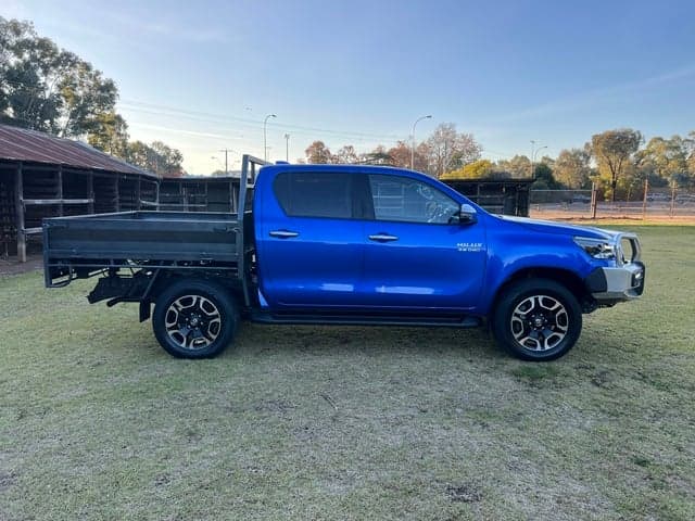 2022 Toyota HILUX SR5 image 8