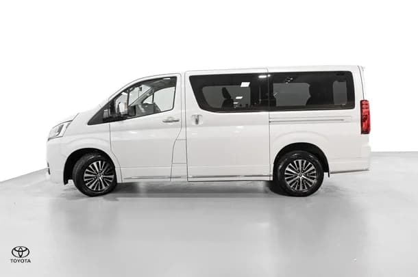 2022 Toyota Granvia Standard image 8