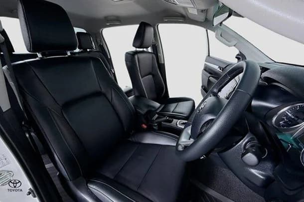 2023 Toyota Hilux SR5 image 11