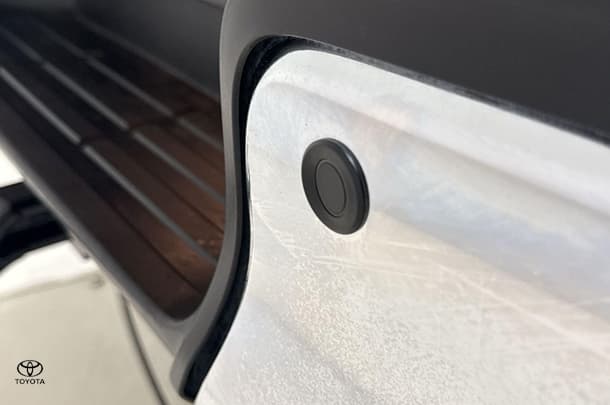 2021 Toyota Hilux SR5 image 12