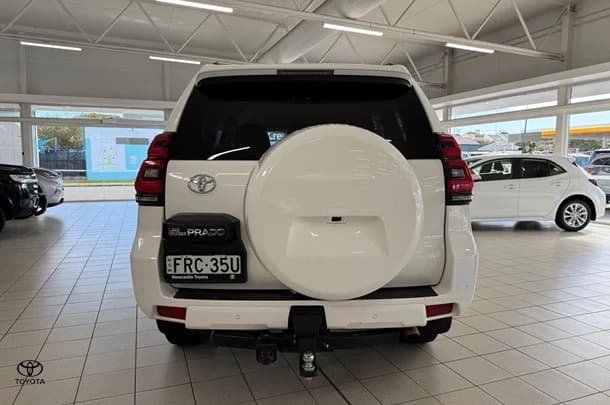 2022 Toyota Prado GXL image 5