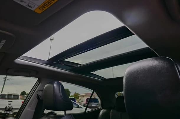 2021 Toyota Camry Hybrid SL image 11