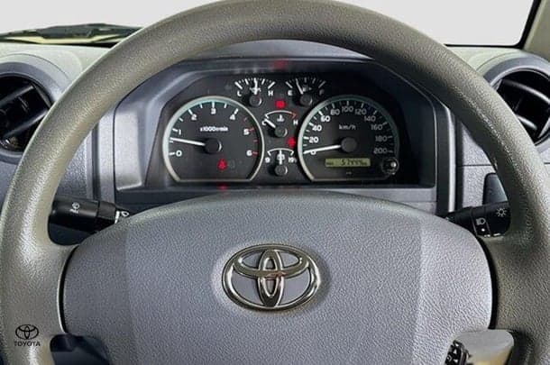 2021 Toyota LANDCRUISER MILITARY GXL image 13