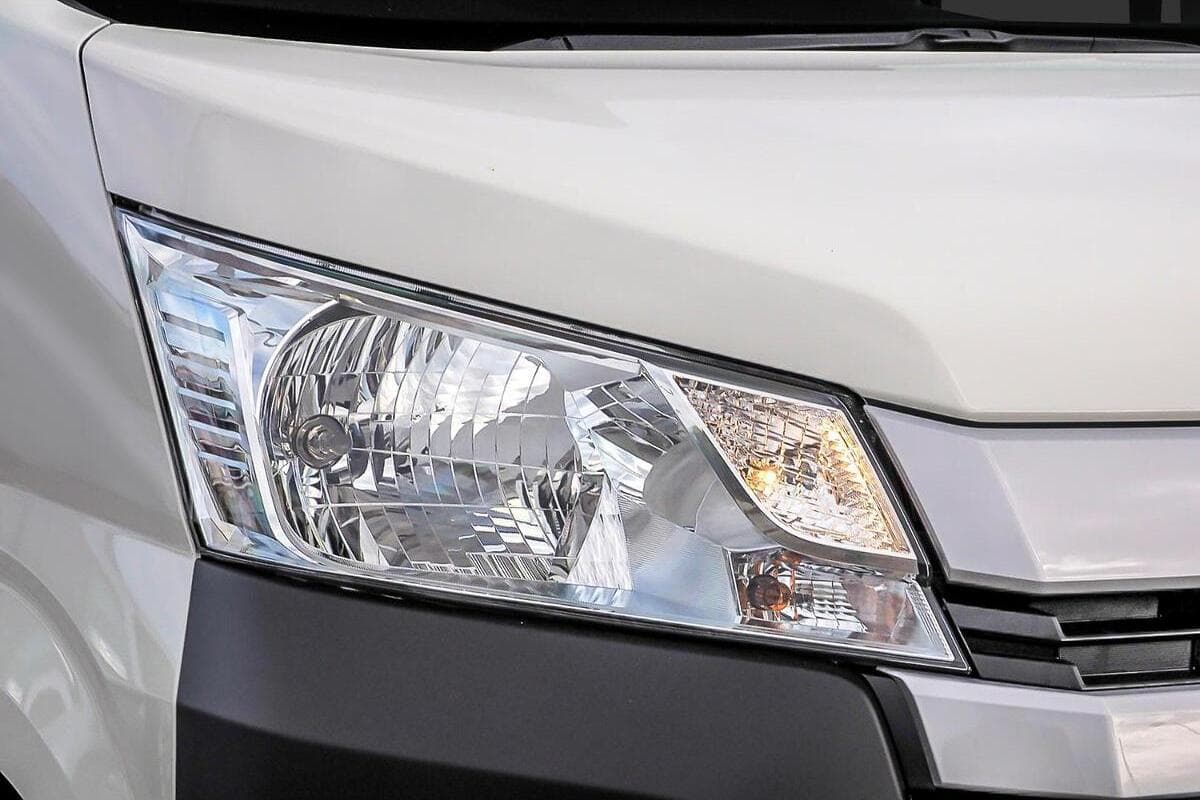 2025 Toyota Hiace LWB Auto image 8