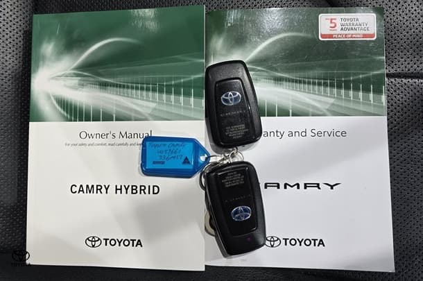 2020 Toyota Camry Hybrid SL image 31