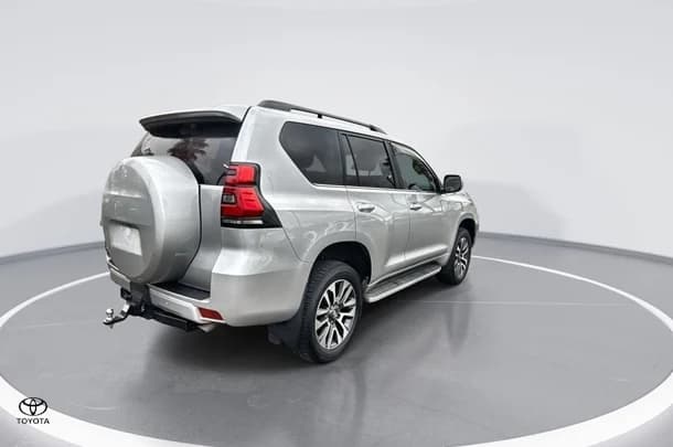 2023 Toyota Prado VX image 8
