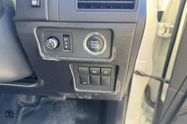 2022 Toyota Prado GXL image 14