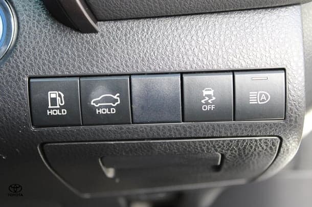 2019 Toyota Camry Hybrid SL image 28