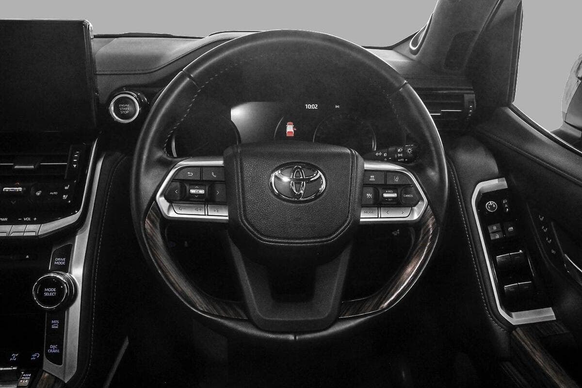 2024 Toyota Landcruiser Sahara Auto 4x4 image 7