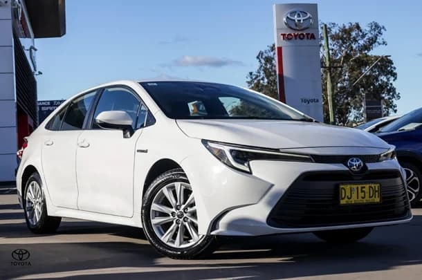 2023 Toyota Corolla Sedan Hybrid Ascent Sport image 2