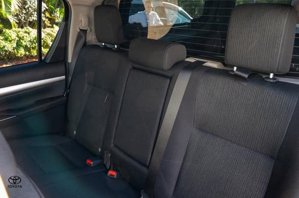 2024 TOYOTA Hilux 4x4 SR5 image 9